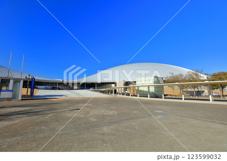 【香川県】快晴のサンポート高松（あなぶきアリーナ香川） 123599032