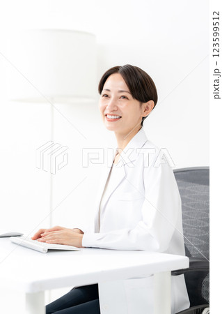 女性医師 オンライン 女性医師 オンライン 123599512