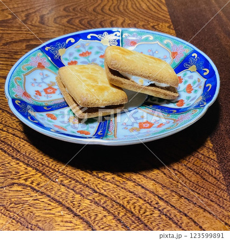 しっとりレーズンサンド しっとりレーズンサンド 123599891