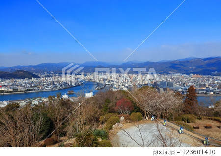 【高知県】五台山公園からの高知市街地 【高知県】五台山公園からの高知市街地 123601410