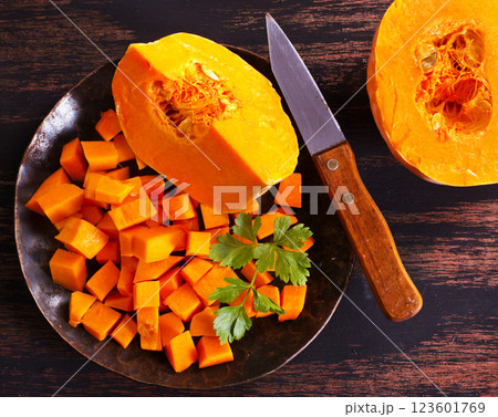 raw pumpkin, fresh pumpkin on plate 123601769