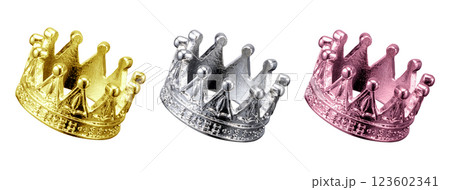 金、銀、銅の王冠 123602341