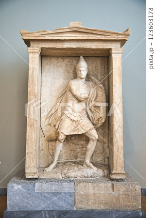 アテネ国立考古学博物館館内の展示品 123603178