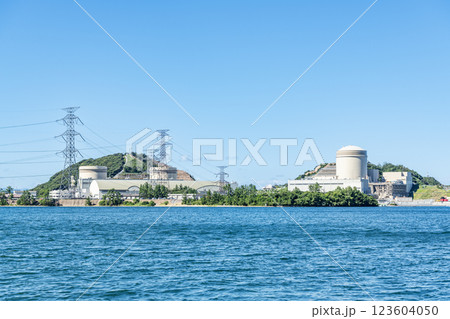 快晴の美浜原子力発電所(エネルギーイメージ) 快晴の美浜原子力発電所(エネルギーイメージ) 123604050