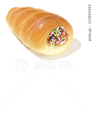チョココロネを白背景で単品撮影 123604454