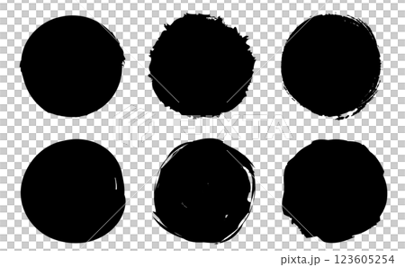 筆で描いた黒い丸のセット 筆で描いた黒い丸のセット 123605254