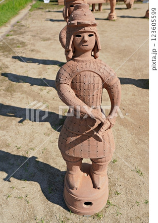 大阪 高槻 今城塚古墳の武人埴輪(復元)(初秋) 大阪 高槻 今城塚古墳の武人埴輪(復元)(初秋) 123605599