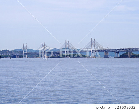 香川 坂出 瀬戸大橋(与島と櫃石島間)(初夏) 香川 坂出 瀬戸大橋(与島と櫃石島間)(初夏) 123605632