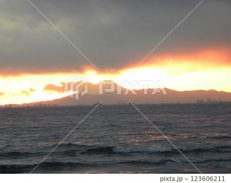 稲毛海岸からのダイヤモンド富士の二日前 123606211