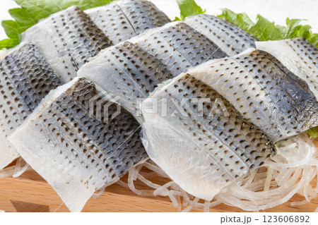 コハダの酢漬け 123606892