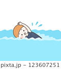 クロールで泳ぐ子供 123607251