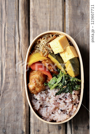 十六穀ご飯の和食わっぱ弁当　手作り弁当 123607711