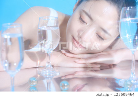 若い女性のヘルシーなスキンケアポートレート 若い女性のヘルシーなスキンケアポートレート 123609464