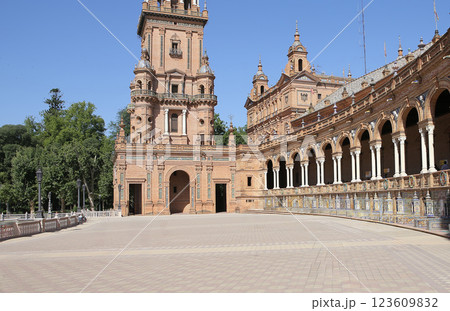 Plaza de Espana, Seville, Andalusia, spain Plaza de Espana, Seville, Andalusia, spain 123609832