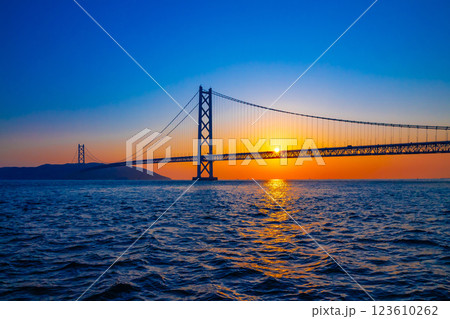 明石海峡大橋の夕景 123610262