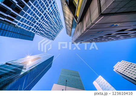 日本の東京都市景観 新景色。太陽光を反射する渋谷のビル群。アクシュ(誕生)やヒカリエ、ストリーム… 日本の東京都市景観 新景色。太陽光を反射する渋谷のビル群。アクシュ(誕生)やヒカリエ、ストリーム… 123610410