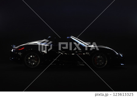 ツヤツヤの黒いオープンカー ツヤツヤの黒いオープンカー 123613325