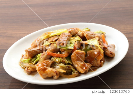 町中華のホルモン炒めメニュー 123613760