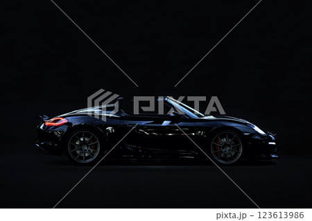 艶々の黒いオープンカー 艶々の黒いオープンカー 123613986