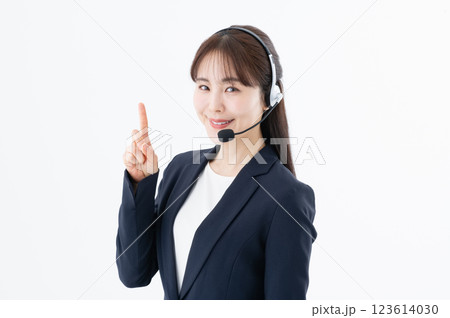 若いビジネスウーマン　オペレーター 123614030