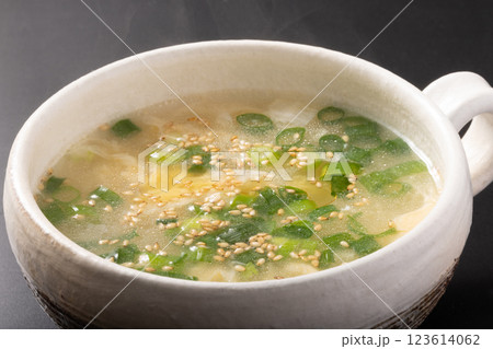 溶き卵と白菜の中華スープ 123614062