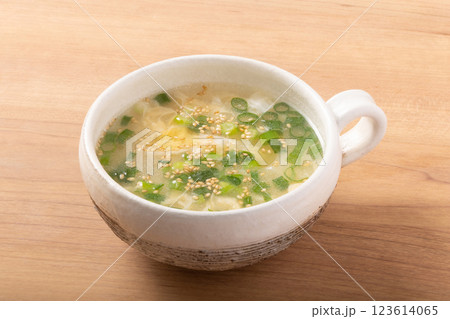 溶き卵と白菜の中華スープ 123614065