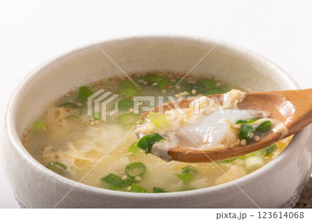 溶き卵と白菜の中華スープ 123614068