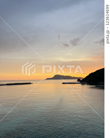 美しい夕焼けの海3 123614699