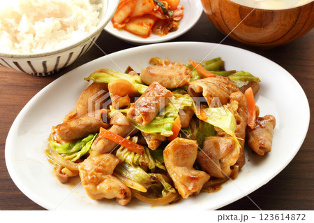 ホルモン炒め定食 俯瞰 ホルモン炒め定食 俯瞰 123614872