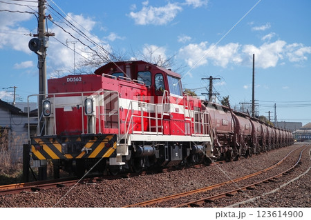 福島臨港線を走行する福島臨海鉄道DD562号機牽引の鉱石輸送列車(安中貨物)_2025/2/21撮影 123614900