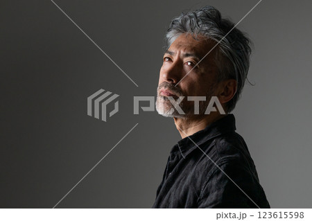 ハンサムな男性 123615598