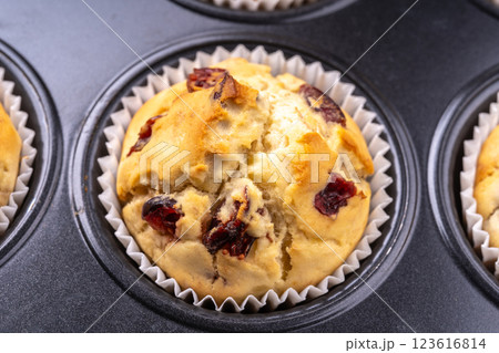 クランベリーのバナナマフィン 123616814