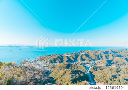 房総半島の鋸山の美しい山と海 房総半島の鋸山の美しい山と海 123619504