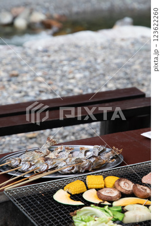 川のそばでBBQ 川のそばでBBQ 123622260