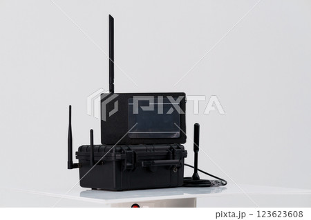 Innovative Portable Electronic Warfare System with Multiple Antennas Innovative Portable Electronic Warfare System with Multiple Antennas 123623608