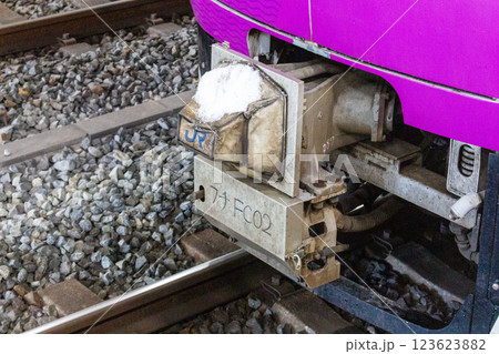 電車の連結器【287系 密着連結器 新大阪駅にて】 電車の連結器【287系 密着連結器 新大阪駅にて】 123623882