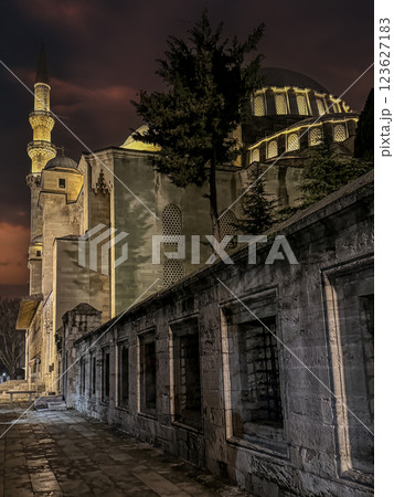 Illuminated Sultan Ahmed I mausoleum at night, Istanbul, TurkeyDetails 123627183