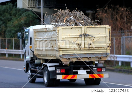 産業廃棄物収集運搬車 123627488