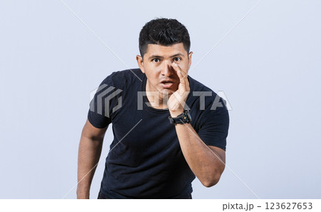 People announcing with a whisper, man speaking discreetly to the camera, man speaking with a whisper to you 123627653