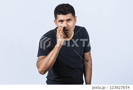 People speaking discreetly to the camera, man speaking with a whisper to you, People announcing with a whisper 123627654