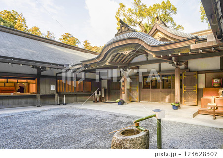豊受大神宮（伊勢神宮外宮）神楽殿 123628307