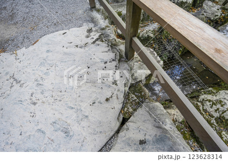 豊受大神宮（伊勢神宮外宮）亀石の盃状穴 123628314
