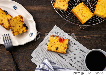 自家製のパウンドケーキ 123628584