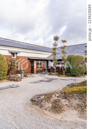 京都市伏見区南浜町　月桂冠大倉記念館（企業博物館）月桂冠発祥地（酒蔵）中庭 123628884