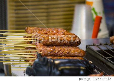 ボローニャ ソーセージ 腸詰め 123629812