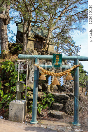 義経神社（縦） 123630136