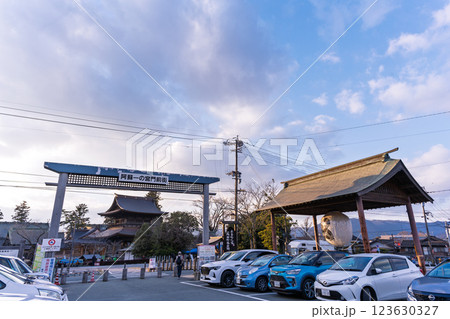 周辺風景：　春を呼ぶ阿蘇の火まつり！”阿蘇神社の農耕祭事”(阿蘇神社)阿蘇市一の宮町 123630327