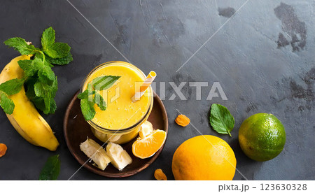 スムージー 健康イメージ　美容イメージ 123630328