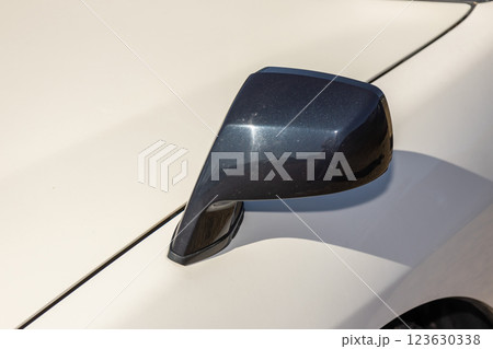 バックミラー old outer rear view mirror 123630338
