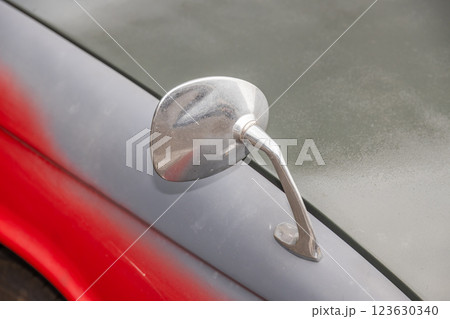 バックミラー old outer rear view mirror 123630340